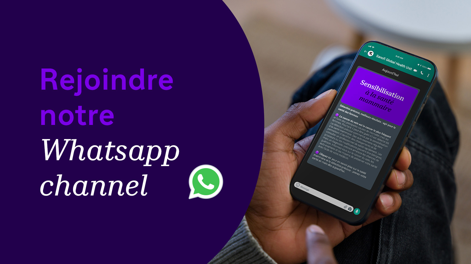 Bannière représentant un homme tenant un téléphone avec la chaîne Whatsapp à l'écran